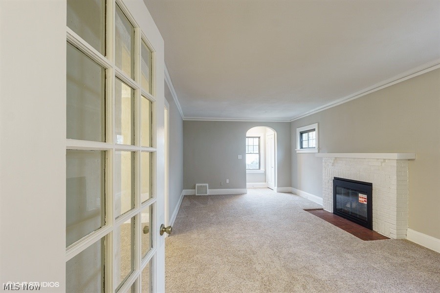 3227 Tullamore Road Cleveland, OH 44118 - Photo 3 of 22 Gallery Image 3