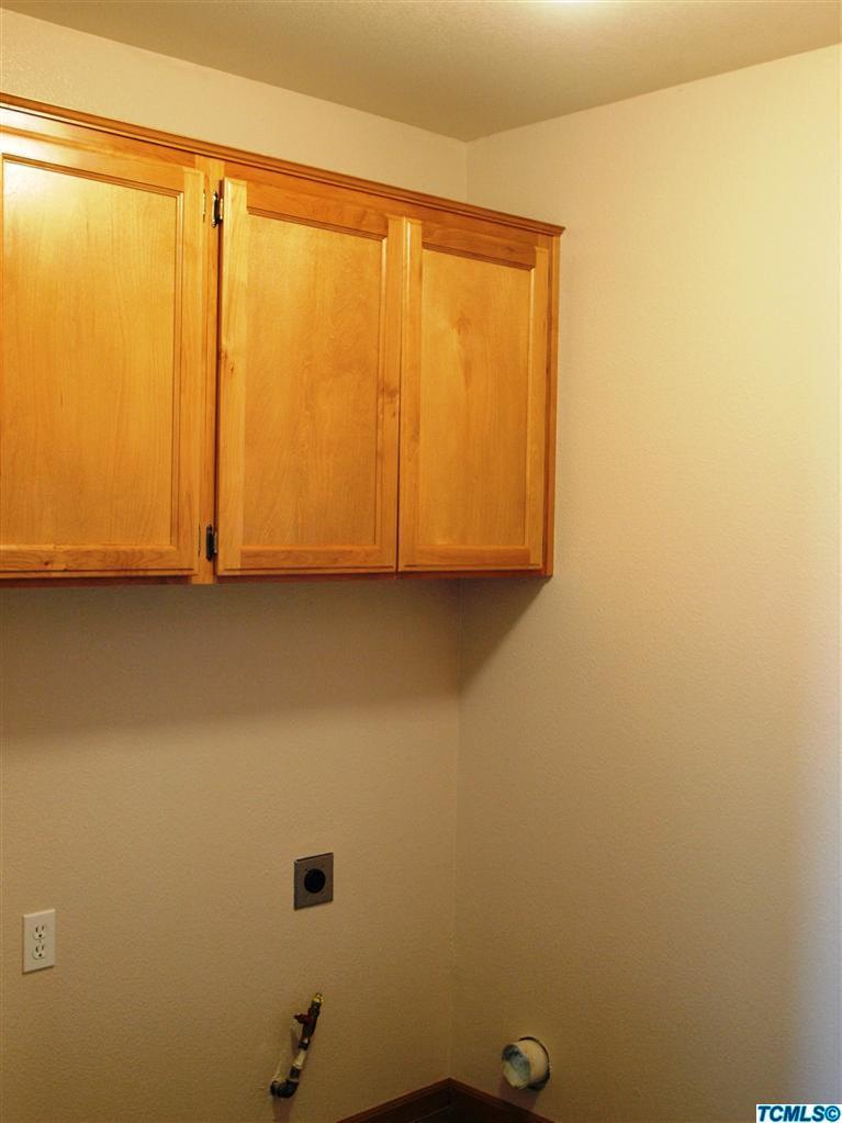 166 South Filbert Road Exeter, CA 93221 - Photo 11 of 15 a view of a small space
