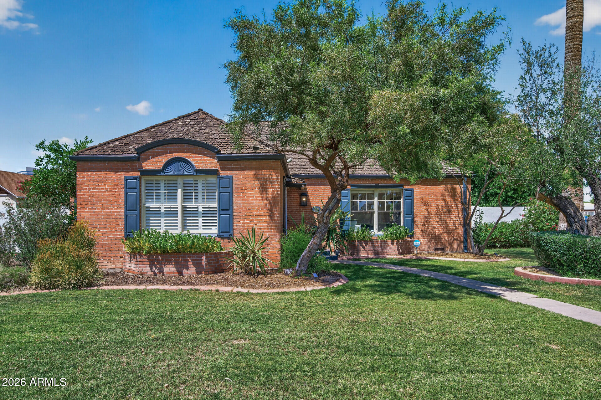 130 East Alvarado Road Phoenix, AZ 85004 - Photo 4 of 49 a front view of a house with a yard
