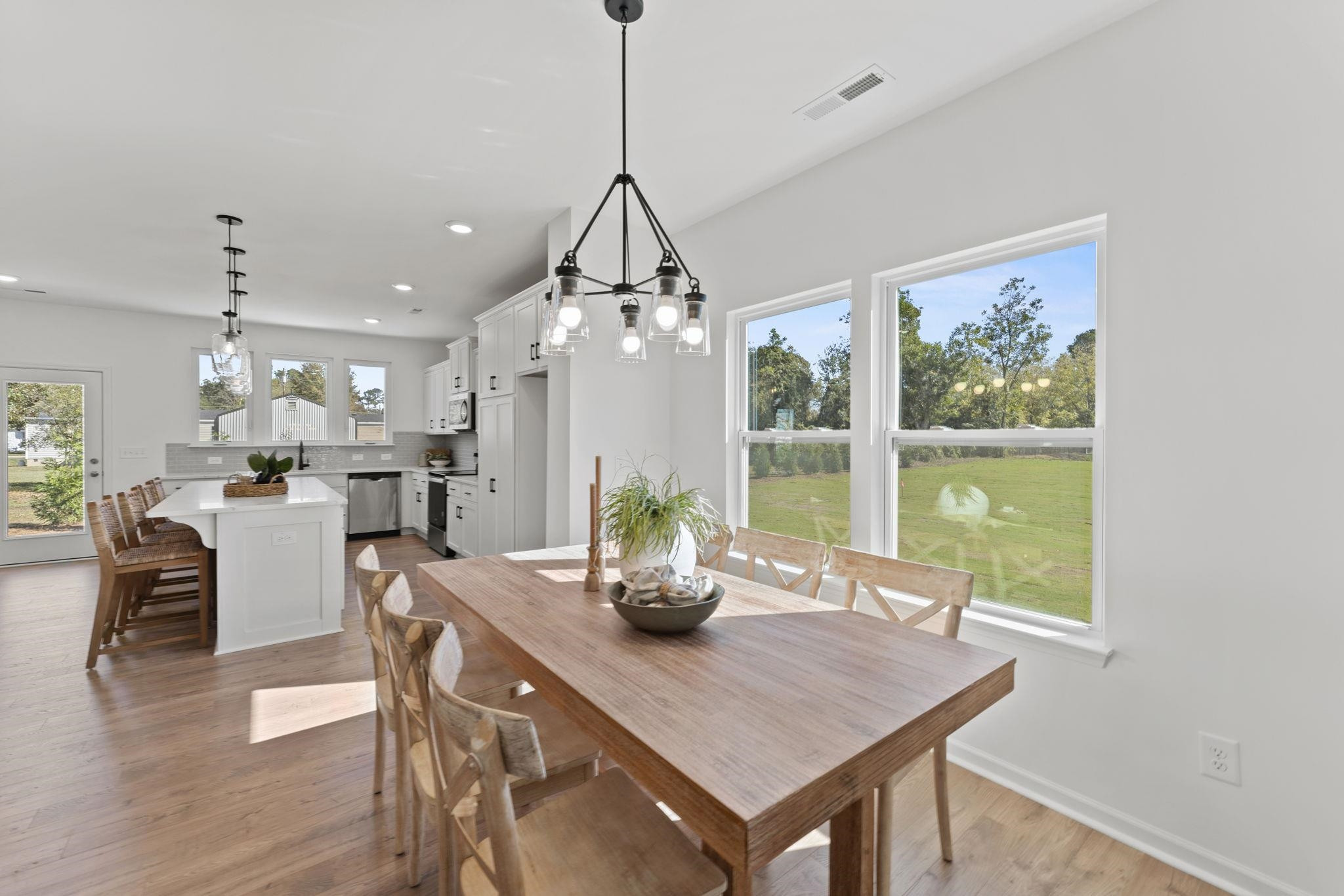 402 Cliff Court, Unit 9 Benson, NC 27504 - Photo 7 of 25 a dining room with furniture and window