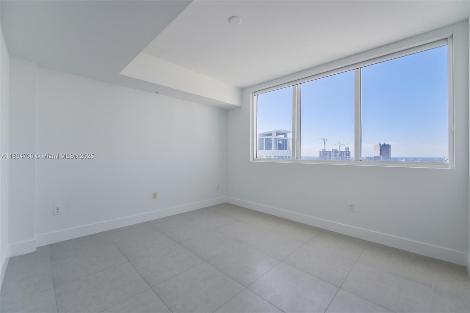 253 Northeast 2nd Street, Unit 3902 Miami, FL 33132 - Photo 14 of 47 an empty room with a window