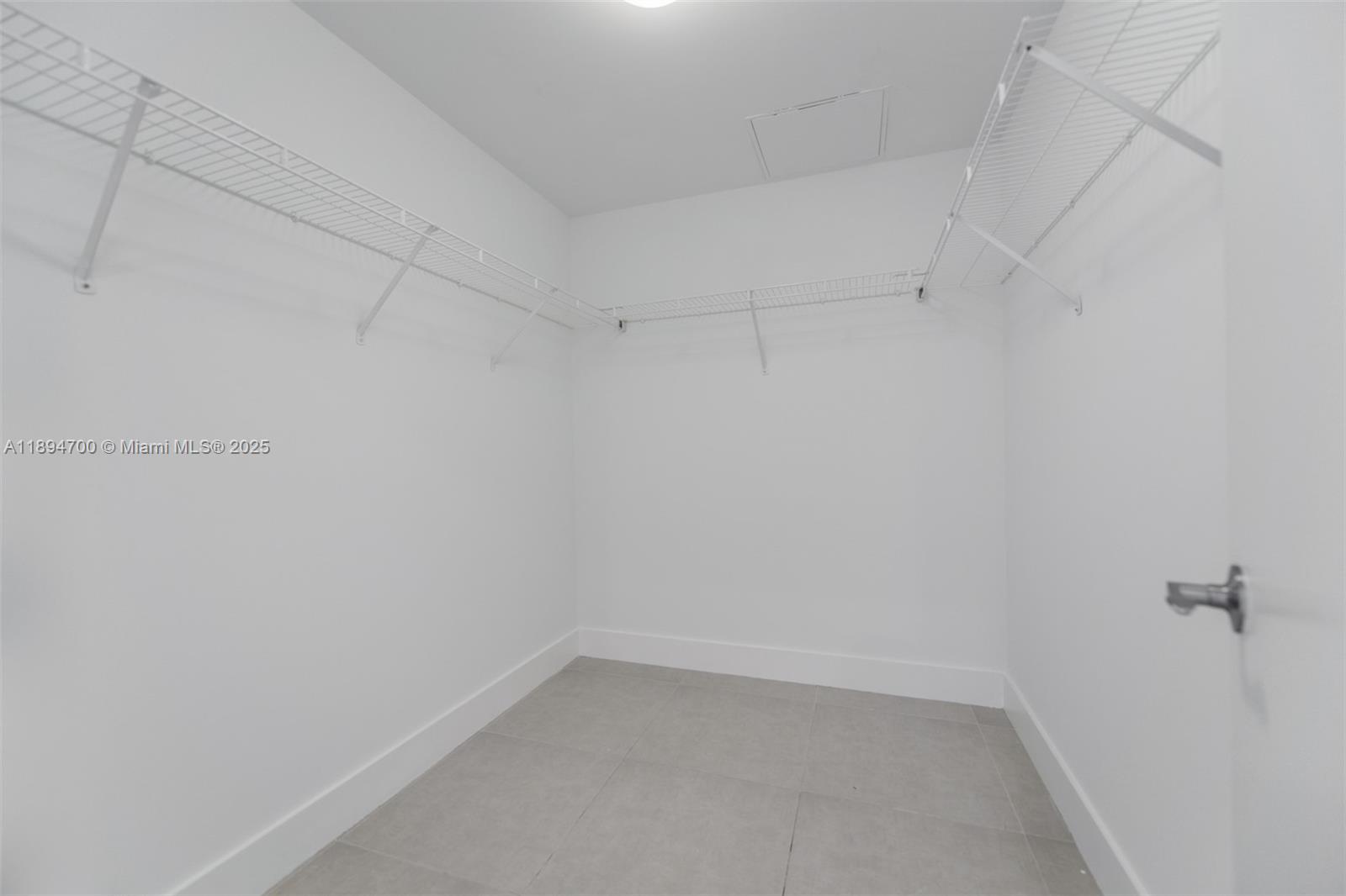 253 Northeast 2nd Street, Unit 3902 Miami, FL 33132 - Photo 19 of 47 a view of an empty room