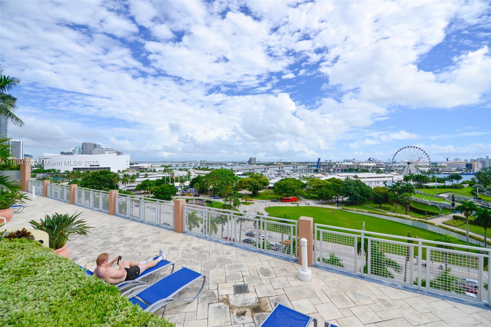253 Northeast 2nd Street, Unit 3902 Miami, FL 33132 - Photo 28 of 47 a view of a terrace with a bench