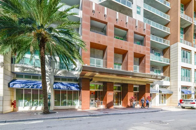 $560,000 | 253 Northeast 2nd Street, Unit 3902, Miami, FL 33132