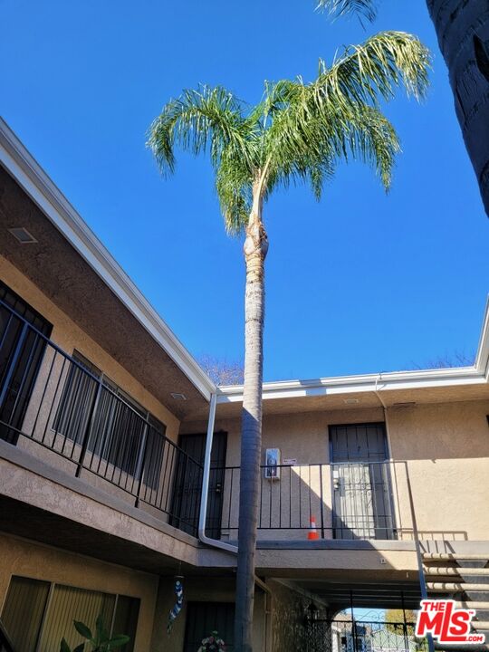 4244 East 5th Street Long Beach, CA 90814 - Photo 4 of 10 a view of balcony with furniture