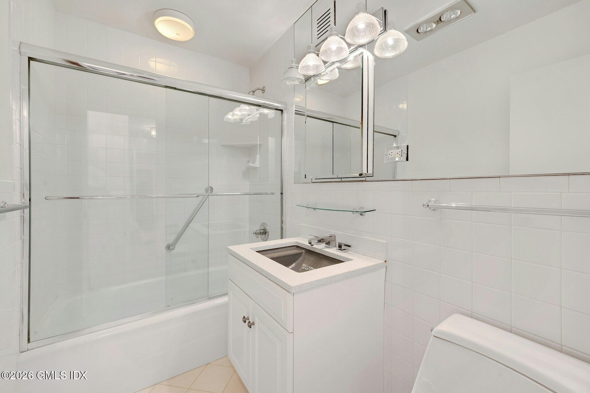 630 Steamboat Road, Unit 4AN Greenwich, CT 06830 - Photo 24 of 32 Bathroom 3