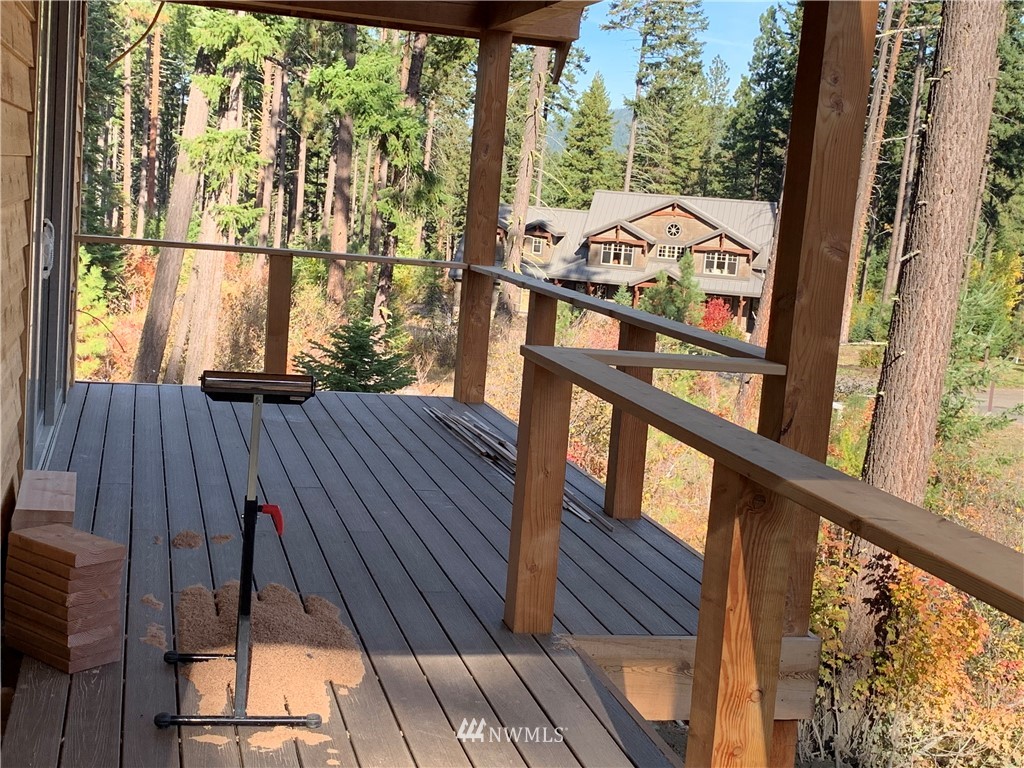 145 Maple Leaf Loop Cle Elum, WA 98922 - Photo 7 of 11 a view of balcony with wooden floor