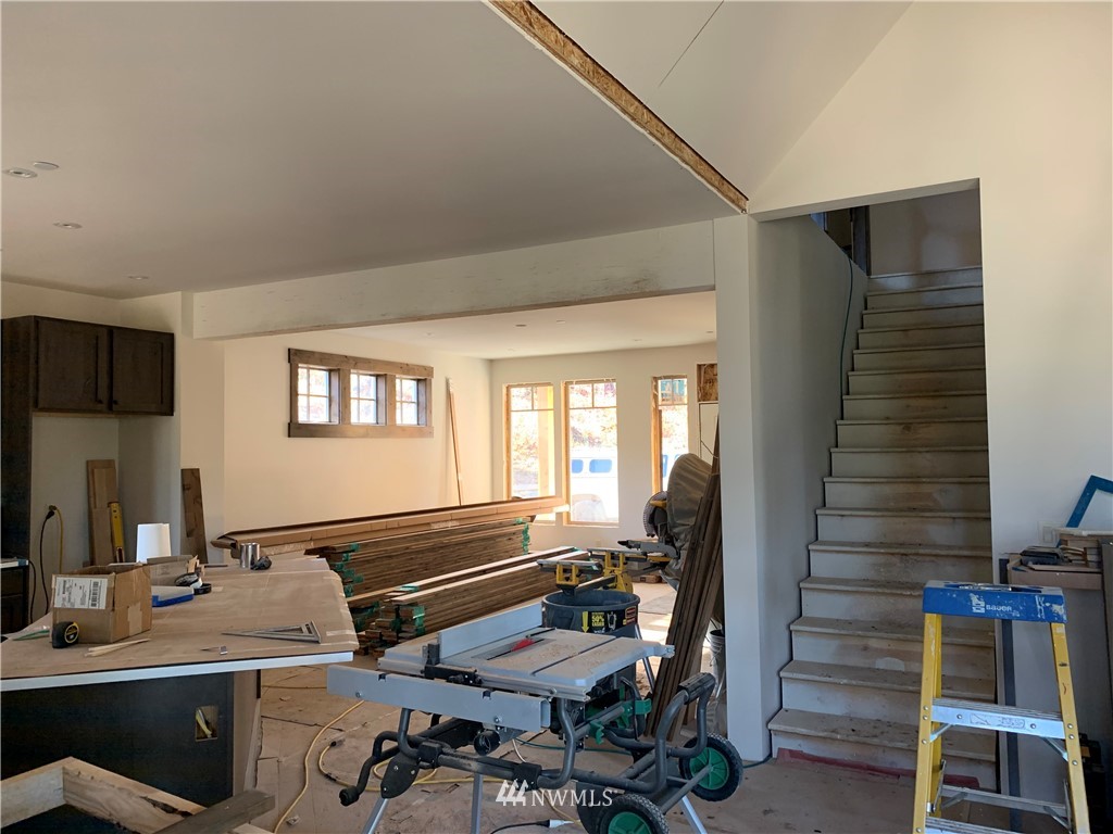 145 Maple Leaf Loop Cle Elum, WA 98922 - Photo 8 of 11 a room with furniture and a window