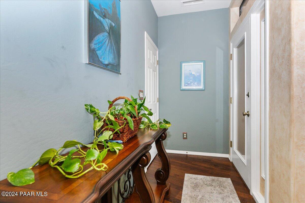 1291 Tanglewood Road Prescott, AZ 86303 - Photo 6 of 29 06-Foyer