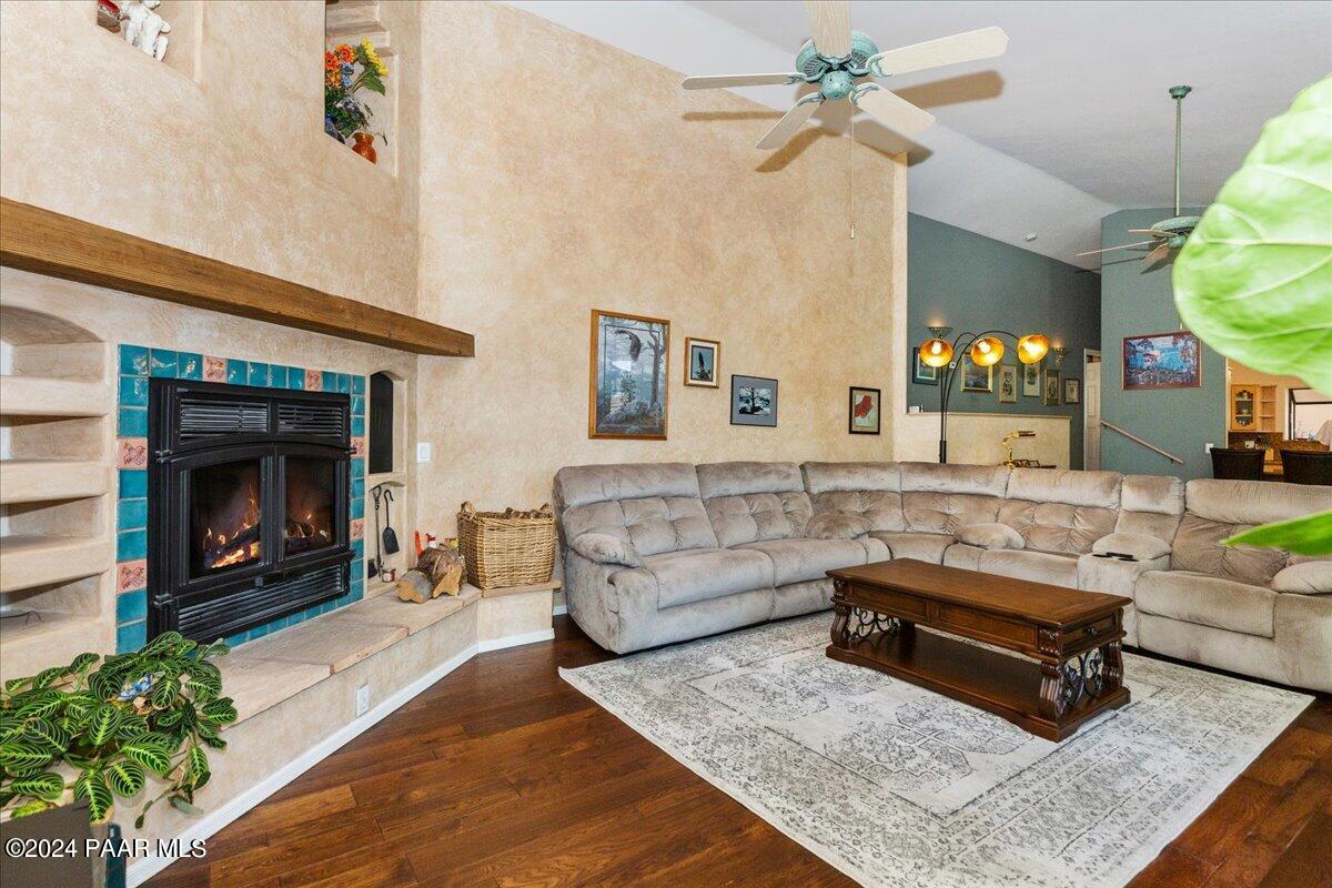 1291 Tanglewood Road Prescott, AZ 86303 - Photo 8 of 29 08-Living Room