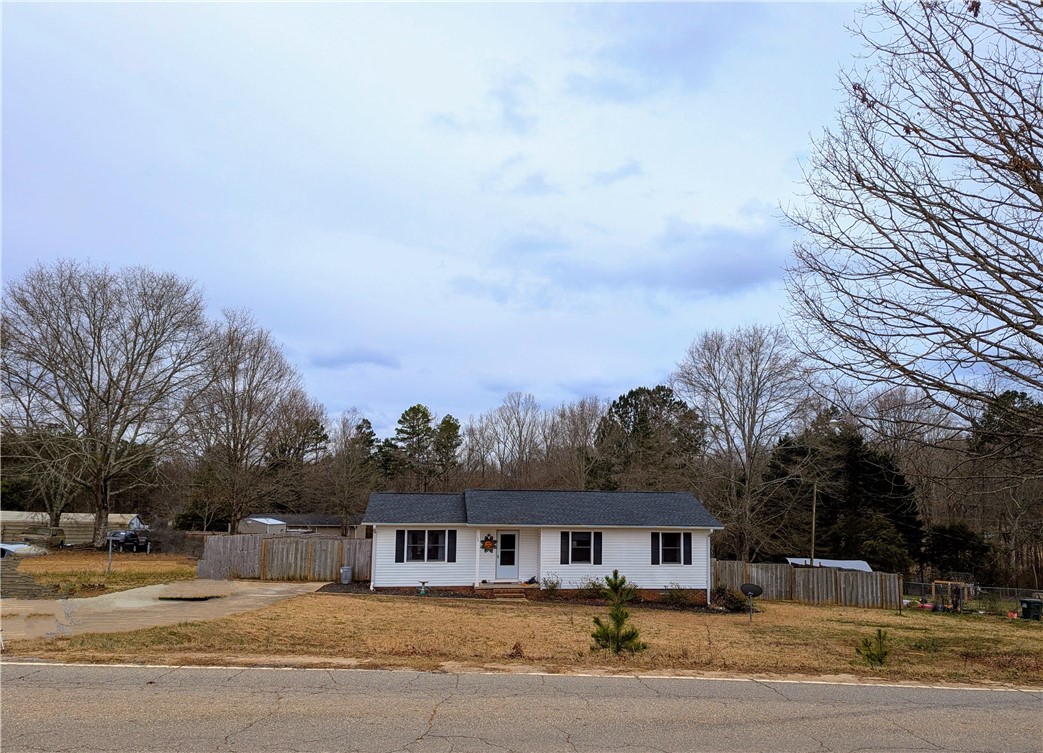 328 Chastain Road Central, SC 29630 - Photo 3 of 34