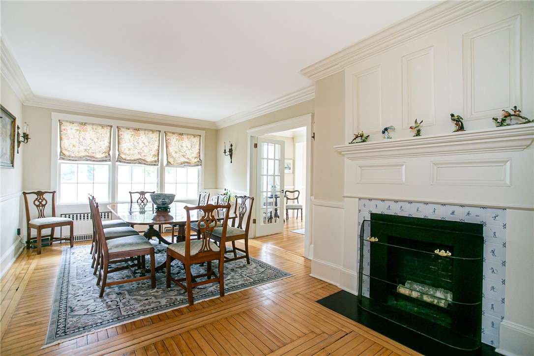 95 John Street Newport, RI 02840 - Photo 17 of 44 Dining room with working fireplace.