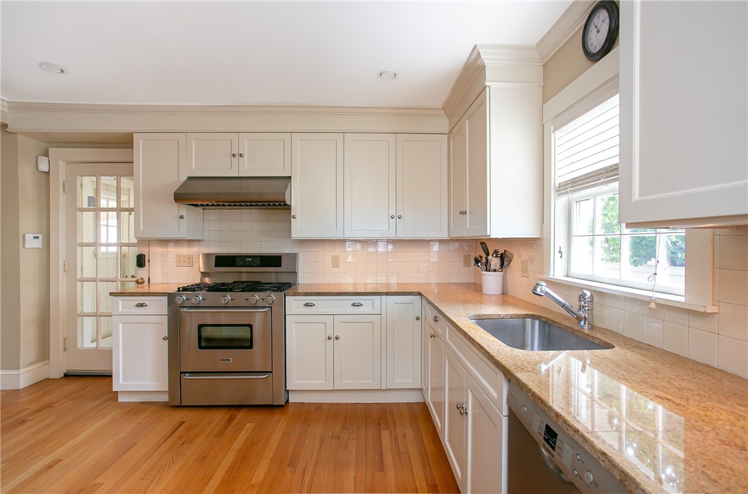 95 John Street Newport, RI 02840 - Photo 21 of 44