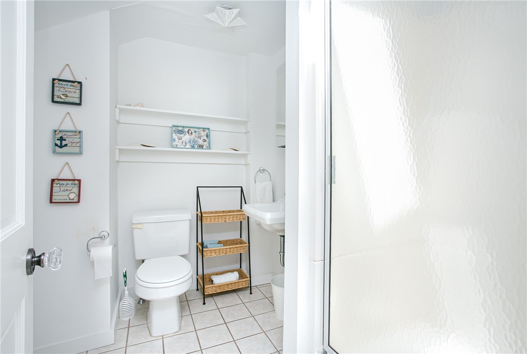 95 John Street Newport, RI 02840 - Photo 34 of 44 Third floor bathroom.