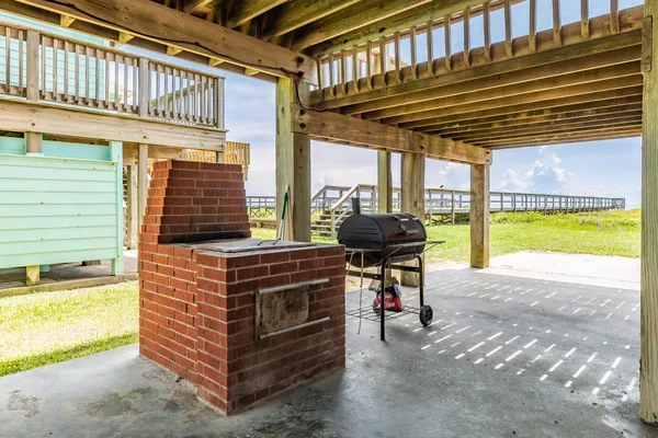 $995,000 | 2402 Bluewater Highway, Surfside Beach, TX 77541
