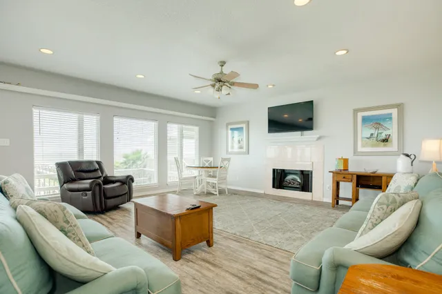 $995,000 | 2402 Bluewater Highway, Surfside Beach, TX 77541