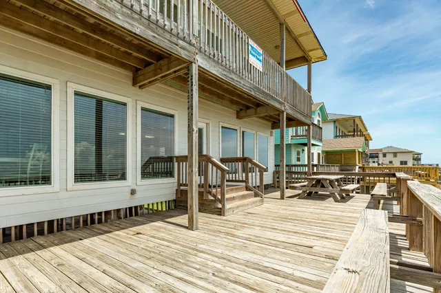 $995,000 | 2402 Bluewater Highway, Surfside Beach, TX 77541