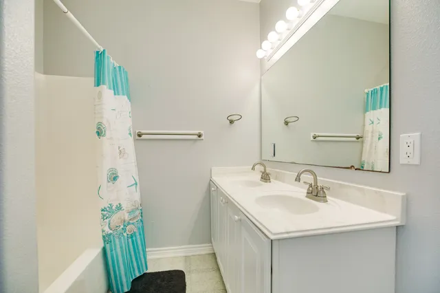 $995,000 | 2402 Bluewater Highway, Surfside Beach, TX 77541