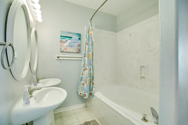 $995,000 | 2402 Bluewater Highway, Surfside Beach, TX 77541