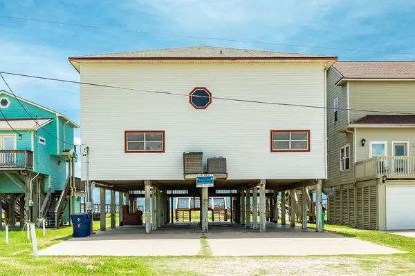 $995,000 | 2402 Bluewater Highway, Surfside Beach, TX 77541
