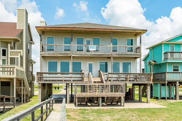$995,000 | 2402 Bluewater Highway, Surfside Beach, TX 77541