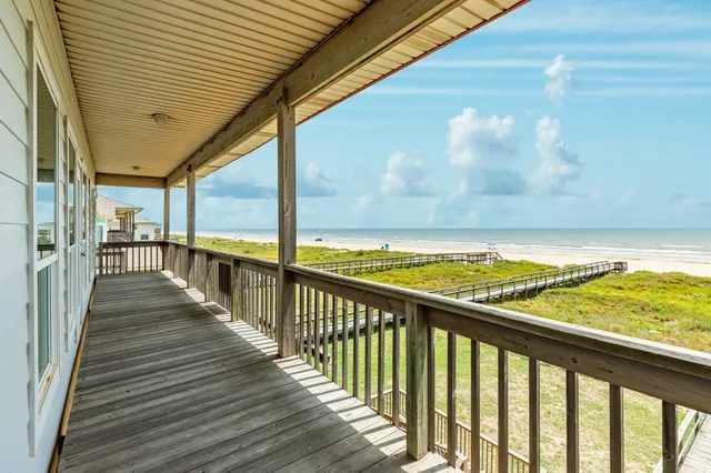 $995,000 | 2402 Bluewater Highway, Surfside Beach, TX 77541