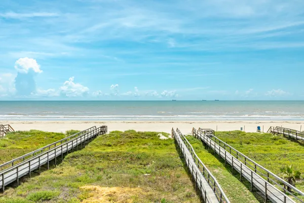 $995,000 | 2402 Bluewater Highway, Surfside Beach, TX 77541