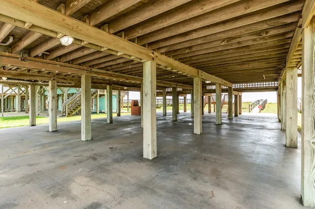 $995,000 | 2402 Bluewater Highway, Surfside Beach, TX 77541