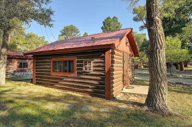 a view front of house with a yard