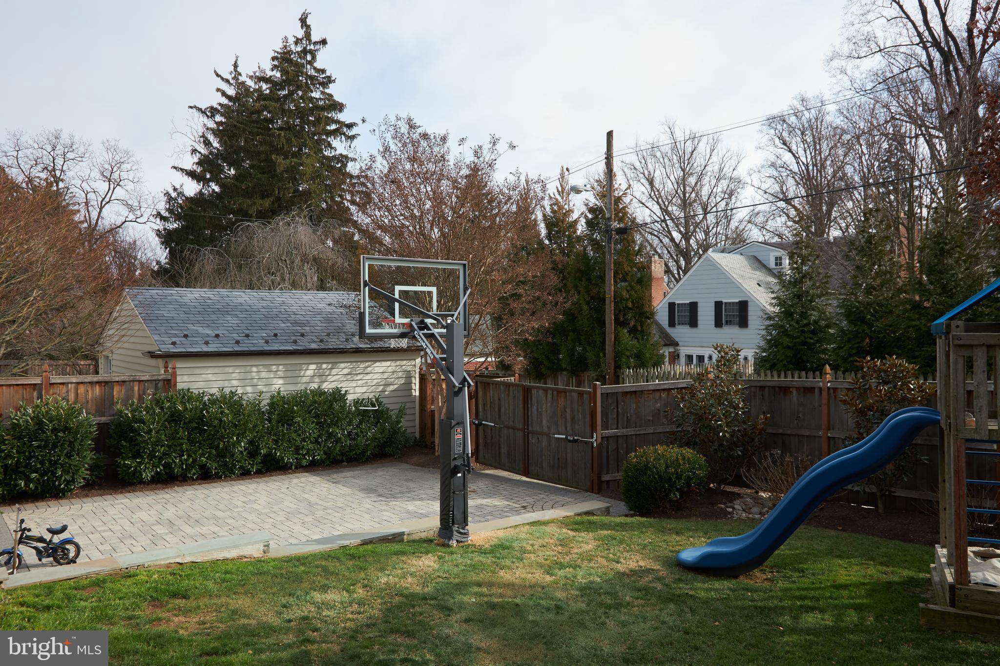 3626 Brandywine Street Northwest Washington, DC 20008 - Photo 59 of 61 Yard and Driveway