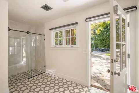 $9,998,000 | 13627 Sunset Boulevard, Pacific Palisades, CA 90272