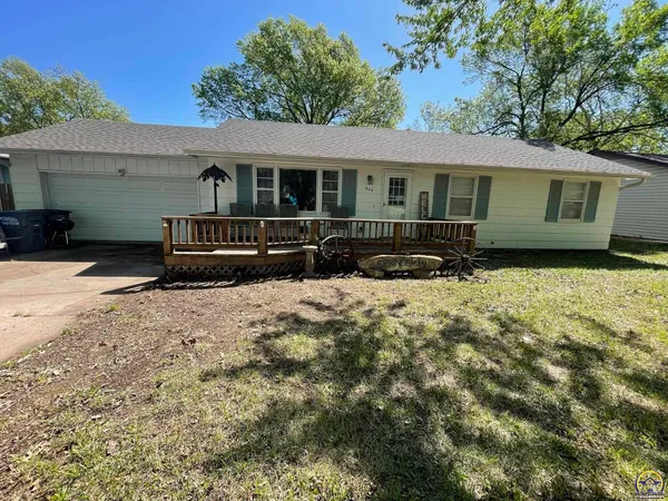 $199,999 | 824 Waverly Way, Emporia, KS 66801