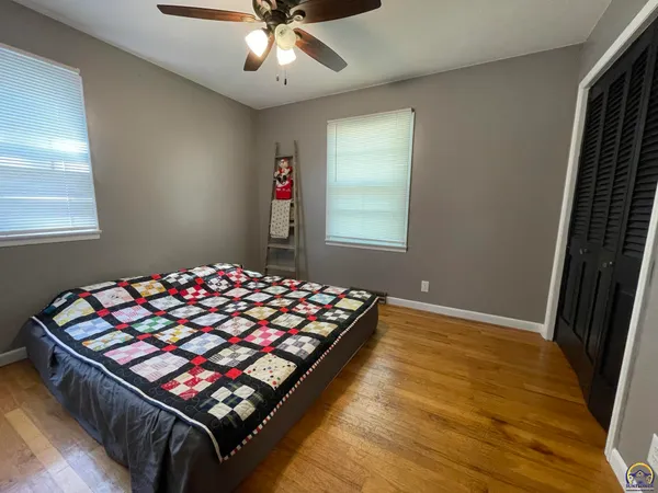 $199,999 | 824 Waverly Way, Emporia, KS 66801
