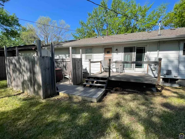 $199,999 | 824 Waverly Way, Emporia, KS 66801