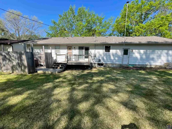 $199,999 | 824 Waverly Way, Emporia, KS 66801