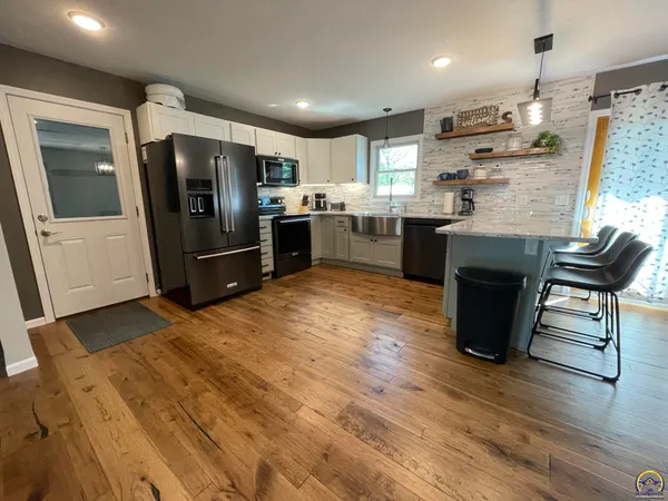 $199,999 | 824 Waverly Way, Emporia, KS 66801