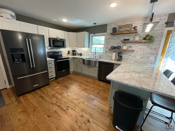 $199,999 | 824 Waverly Way, Emporia, KS 66801