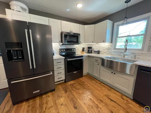 $199,999 | 824 Waverly Way, Emporia, KS 66801