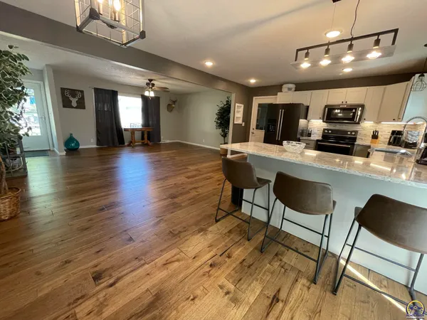 $199,999 | 824 Waverly Way, Emporia, KS 66801