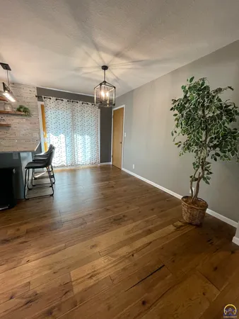 $199,999 | 824 Waverly Way, Emporia, KS 66801