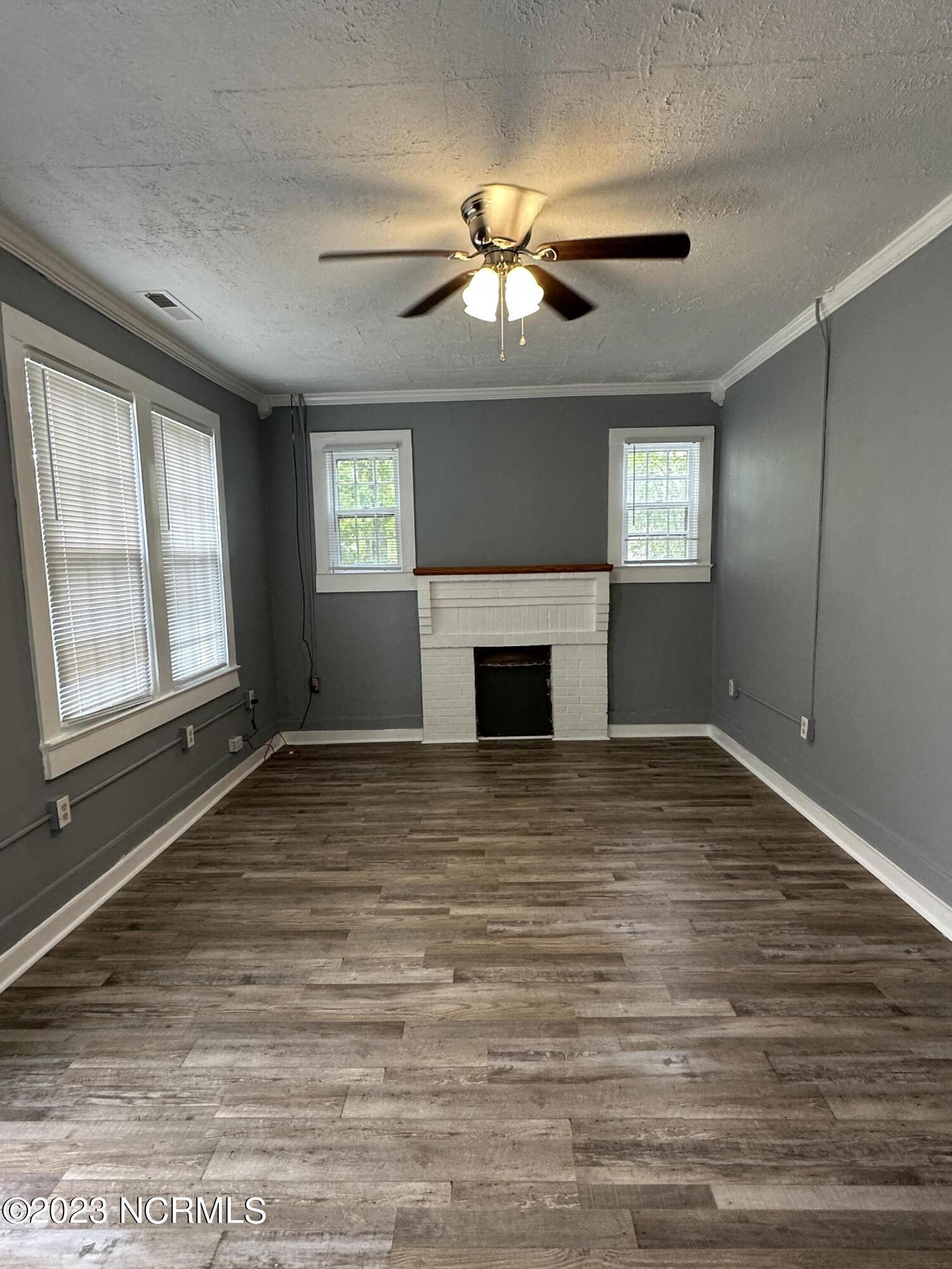 1805 Park Avenue Rockingham, NC 28379 - Photo 6 of 16 Living room pic 2