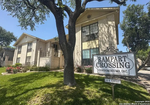 $895 | 165 West Rampart Drive, Unit 704, San Antonio, TX 78216