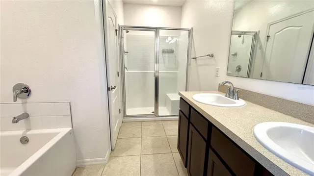 $2,400 | 24656 Northwest 7th Lane, Newberry, FL 32669