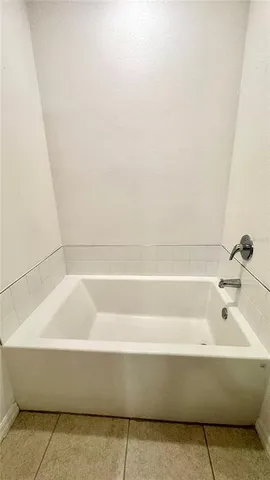 $2,400 | 24656 Northwest 7th Lane, Newberry, FL 32669