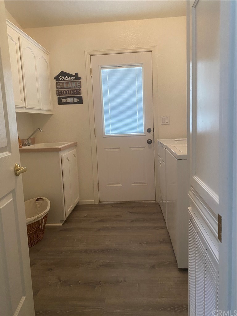 12600 Havasu Lake Road, Unit 94 Needles, CA 92363 - Photo 29 of 39 Laundry room with lots of storage cabinets, soaker sink