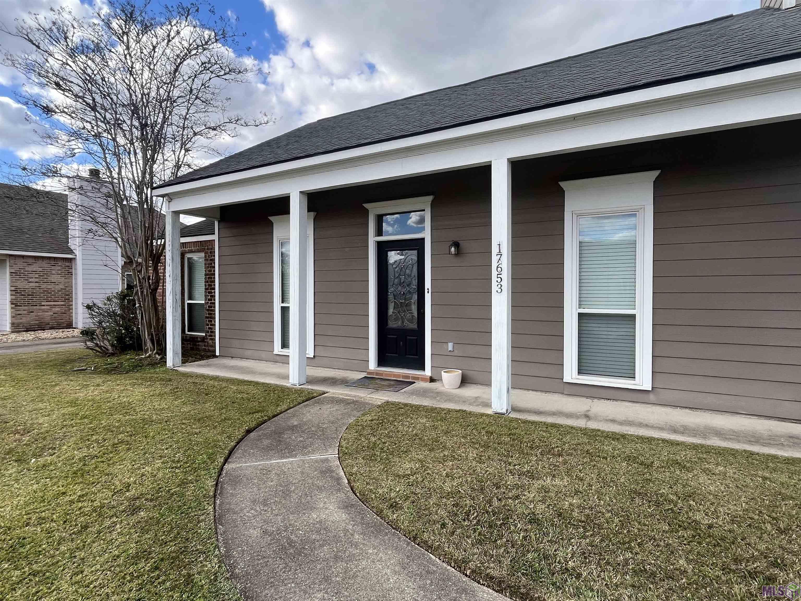 17653 9 Oaks Avenue Baton Rouge, LA 70817 - Photo 2 of 24