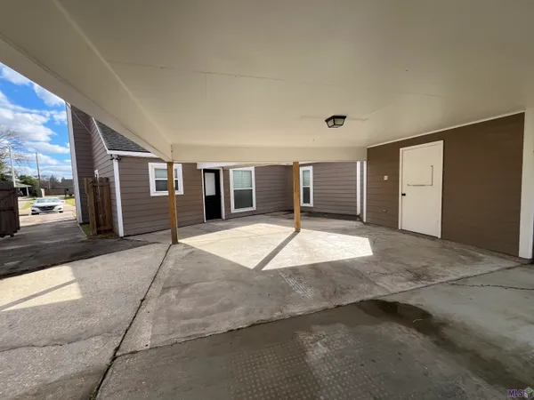 $1,650 | 17653 9 Oaks Avenue, Baton Rouge, LA 70817