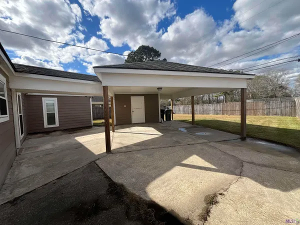 $1,650 | 17653 9 Oaks Avenue, Baton Rouge, LA 70817