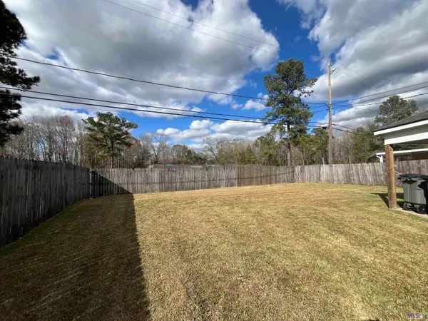 $1,650 | 17653 9 Oaks Avenue, Baton Rouge, LA 70817