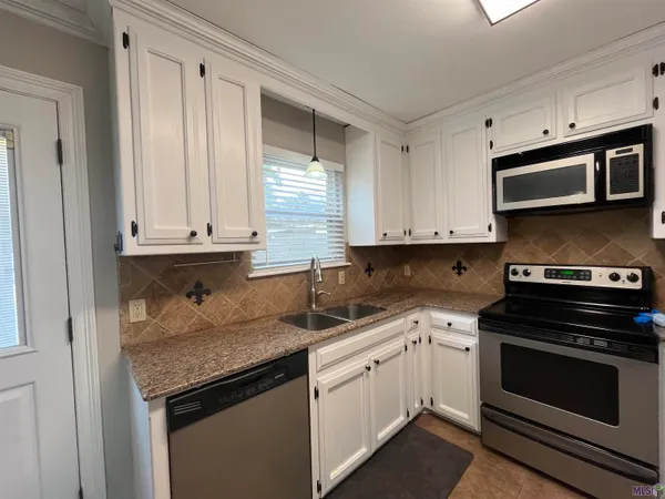 $1,650 | 17653 9 Oaks Avenue, Baton Rouge, LA 70817